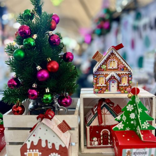 Mini Christmas Houses with Fudge & Nougat - Michele Menchin